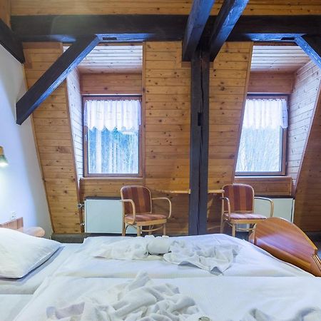 Horska Chata Koliba Mariánské Lázně Exteriör bild